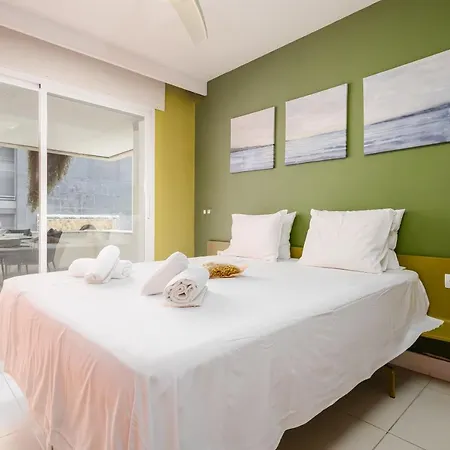 Puerto Banus, Edificio Tembo, 2 Bedroom Apartment, Parking And Pool Apartment *