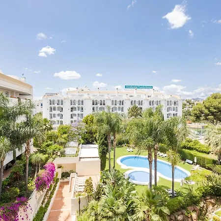 Puerto Banus, Edificio Tembo, 2 Bedroom Apartment, Parking And Pool Apartment