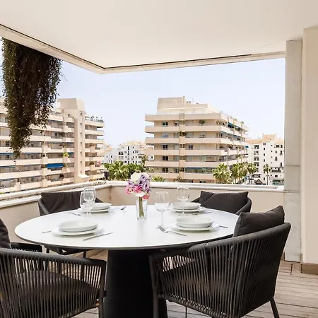 Puerto Banus, Edificio Tembo, 2 Bedroom Apartment, Parking And Pool Apartment Marbella