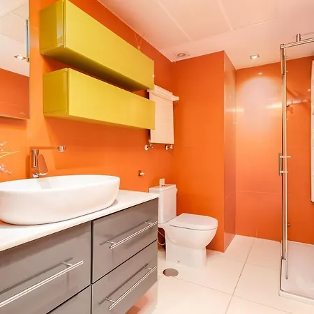 Puerto Banus, Edificio Tembo, 2 Bedroom Apartment, Parking And Pool