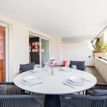 Puerto Banus, Edificio Tembo, 2 Bedroom Apartment, Parking And Pool *